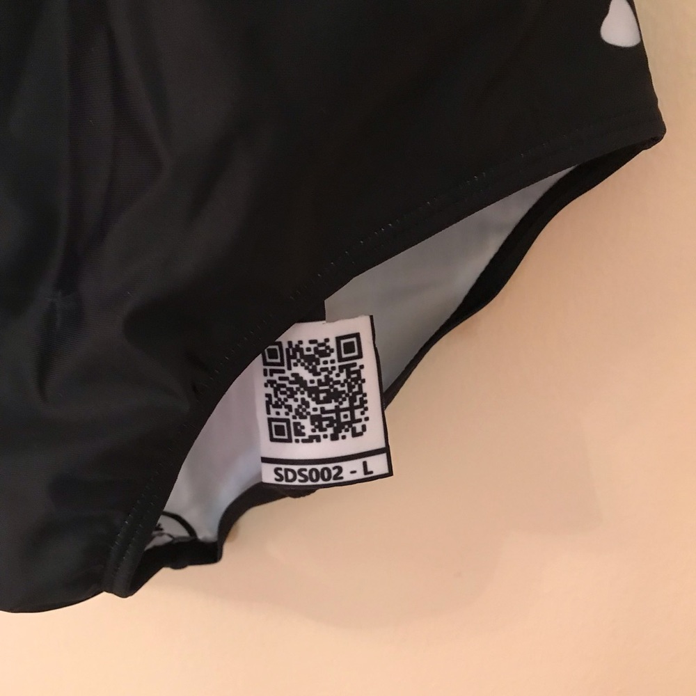 New swimsuit SizeL - Picture 5 of 8